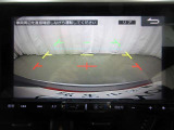 バックに入れると車両後方の様子をナビ画面に表示!死角が多いバックの車庫入れもこれで安心!