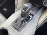 【 シフト 】スムーズなシフトチェンジで快適にお車を操縦していただけます!