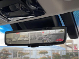 【 デジタルインナーミラー 】車両後方カメラの映像をミラーに映すことが出来ます! そのため、後席に人や荷物があって後方が見えづらい場合でもしっかり視界を確保することが出来ます!//