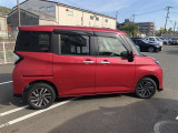 シートを外して室内をすみずみまで洗浄&消臭。ボディやタイヤはもちろん、エンジンルームまで洗浄しています。