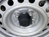 スチールホイル付きで、車をしっかり支えます。