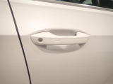 ”Keyless Access”によって、ドアハンドルに手をかけるだけでドアロックが解除できます!