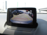 バックカメラを標準装備。駐車場などでの取り回しもスムーズに行っていただけます。