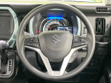 インテリアに合わせたデザインのステアリングは、運転される方のことも考え、運転しやすい形状、大きさです。是非一度、実際に触ってお確かめください。