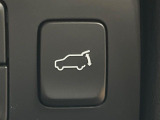 【パワーバックドア】スマートキーや運転席のボタンを押すだけでリアゲートが自動で開閉します!荷物を持っている時や、高い位置にあるバックドアを閉める際に便利な機能です♪