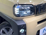【LEDヘッドライト】悪天候や夜間走行時も良好な視界を確保し安心して運転できる高輝度LEDヘッドライトを装備!点灯速度が早く、消費電力も抑えられています。