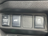 【パワーバックドア】スマートキーや運転席のボタンを押すだけでリアゲートが自動で開閉します!荷物を持っている時や、高い位置にあるバックドアを閉める際に便利な機能です♪
