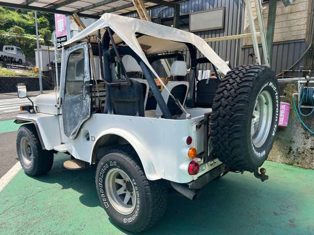 三菱ジープ 三菱 ジープ 2.7 ディーゼル 4WD 外装全塗装済み/サントップ