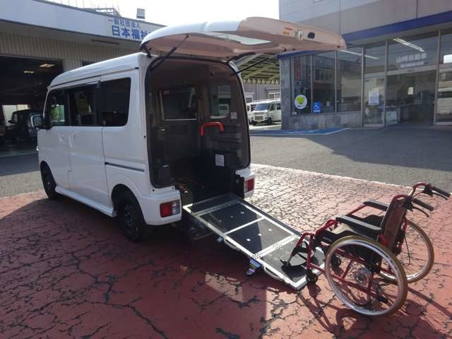 エブリイワゴン ウィズ 車いす移動車 左右分割式リアシート付 