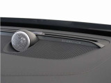 【Bowers&Wilkins】世界のオーディオファン垂涎のプレミアムサウンドシステムを搭載。コンサートホールのベストポジションに相当する音場空間を忠実に再現。乗る人すべてに驚きの音響体験を提供します