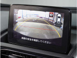 【バックカメラ】駐車が苦手な方でも安心してお乗りいただけます。リバース連動で画面が切り替わるのでとっても便利です。今や後方確認の必須アイテムですよね。