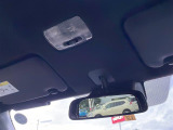 【内装の除菌消臭】車内の細菌やカビを除去しニオイの元となる菌の抑制をします。様々な物質に直接反応して酸化、分解します。人気オプションの一つです。