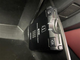 【ETC】有料道路を利用する際に料金所で停止することなく通過できる、ETC車載器(ノンストップ自動料金収受システム機器)が装備されています。セットアップを行うことで利用可能になります。