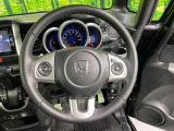【純正革巻きステアリング】上質な革を使用することで、手にしっかり馴染みとても運転しやすいハンドルです♪