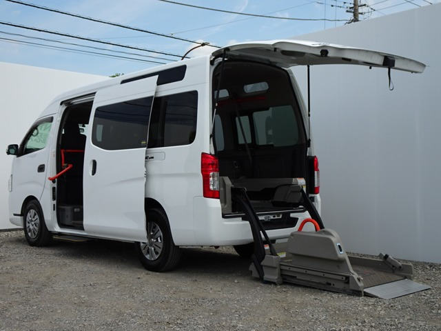 NV350キャラバン  2.5 チェアキャブ 車いす2名仕様