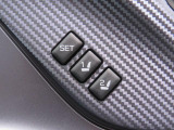 運転席ドアトリムに運転席シートポジションメモリースイッチ付き☆