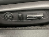ゆったり、しっかりと座れるシートに運転席は高さ調節可能なパワーシート付き!シート位置の前後と高さ、レバーの上下左右の調節で自分にあったポジションを見つけることができます!