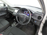 シンプルで使いやすいデザインの運転席です。