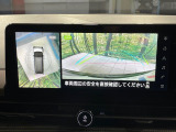 【アラウンドビューモニター】専用のカメラにより、上から見下ろしたような視点で360度クルマの周囲を確認することができます☆死角部分も確認しやすく、狭い場所での切り返しや駐車もスムーズに行えます。