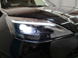 LEDヘッドライトです。LEDヘッドライトは電球が切れにくく長寿命で且つ省電力。夜間の運転がとてもラクになりますよ♪