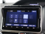 お車選びをお楽しみ頂けるよう、在庫車の展示スペースを十分に確保しております。
