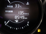 スピードメーター、タコメーターが装備されております。その他お車の情報もメーター内から確認することが可能です☆