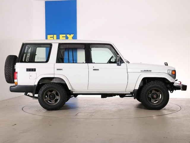 トヨタ ランドクルーザー70 4.2 ZX ディーゼル 4WD の中古車詳細