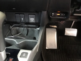 高速道路のご利用時にとても便利なETC車載器付。カードをセットするだけで高速道路を利用でき、お財布にも優しく,料金所をノンストップで通過でき便利です。