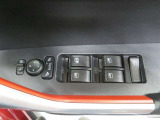 運転席ドア側パワーウィンドウ・ドアミラースイッチ。