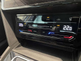 運転席・助手席・後部座席独立のクライメイトシステムが快適な室内を演出!コントロールパネルに備わるタッチ式スイッチやスライダーの他、インフォテインメントシステムのタッチ式ディスプレイでも操作可能です!