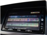 お車選びをお楽しみ頂けるよう、在庫車の展示スペースを十分に確保しております。