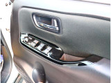 『1台』のお車に対して、3名体制で日々議論を重ね仕入れを行っております。