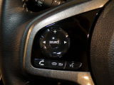 【ステアリングリモコン】ステアリングにオーディオ調節可能なスイッチが装備されていますので運転中でも視線をそらさずにオーディオの調節が可能です!