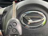 【キーレス】少し離れた場所からでもボタン一つでドアの開錠・施錠ができるのでとっても便利!ドアの鍵穴周りに傷をつけることもありません♪