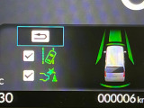 【車線維持支援システム】高速道路走行時、車線からはみ出しそうな時にステアリングを制御。より安心・安全な運転をサポートしてくれます!