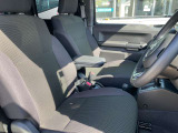運転席、助手席、床、マットともに綺麗です。
