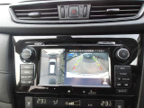 車両を上から見ているようなアラウンドビューモニターの映像をナビゲーション画面に映し出してくれるので、小さなお子様や障害物を確認できます。運転のしやすさはもちろん、事故防止にも役立ちます!