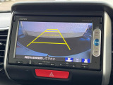 【バックカメラ】駐車時に後方がリアルタイム映像で確認できます。大型商業施設や立体駐車場での駐車時や、夜間のバック時に大活躍!運転スキルに関わらず、今や必須となった装備のひとつです!