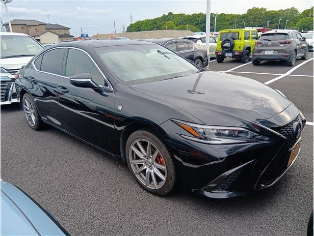 ES 300h Fスポーツ 後期モデル赤×黒レザーサンルーフ3眼LED