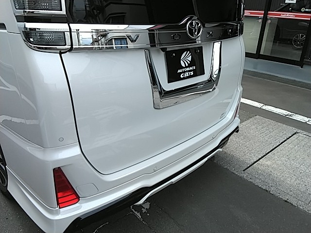 80ヴォクシー後期 煌Ⅲ 純正リアスポイラー