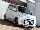 【車屋】として、長く車業界に従事した経験豊富なスタッフが多数在籍しております。
