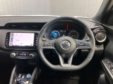 ステアリングスイッチ付きで操作・運転がしやすいです!