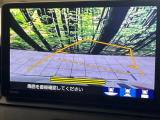 【バックカメラ】駐車時に後方がリアルタイム映像で確認できます。大型商業施設や立体駐車場での駐車時や、夜間のバック時に大活躍!運転スキルに関わらず、今や必須となった装備のひとつです!