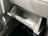 車検証入れになどにも使える便利な収納BOXあります。