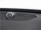 【Bowers&Wilkins】世界のオーディオファン垂涎のプレミアムサウンドシステムを搭載。コンサートホールのベストポジションに相当する音場空間を忠実に再現。乗る人すべてに驚きの音響体験を提供します