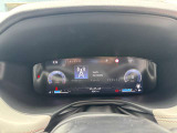 メーター中央にはフルカラー7インチマルチビューディスプレイ。車両に関するさまざまなデータをスクロールしてフルカラーで確認できます。