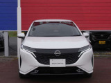 アダプティブLEDヘッドライトシステム&LEDフォグを搭載。照射パターンを変化させて対向車や先行車が眩しくならないようにハイビームをキープすることで、良好な視界を確保します。