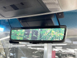 【デジタルインナーミラー】後席の大きな荷物や同乗者で後方が確認しづらい時でも安心!カメラが撮影した車両後方の映像をルームミラー内に表示。クリアな視界で状況の確認が可能です!