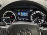【メーターまわり】ドライバーから見やすい位置にあって安全運転に寄与します。マルチインフォメーションディスプレイでは、クルマに関する情報の確認はもちろん、各種安全機能・装備のON/OFFも設定可能。