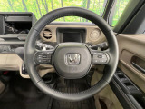 【純正革巻きステアリング】上質な革を使用することで、手にしっかり馴染みとても運転しやすいハンドルです♪